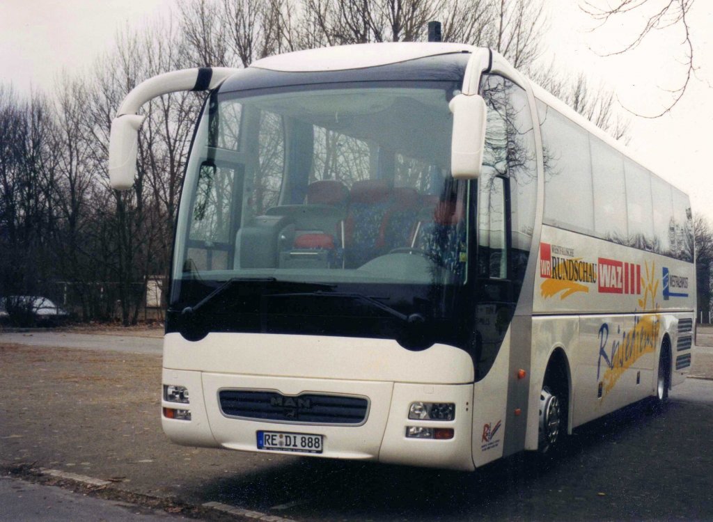 MAN Lions Star von Rosi Reisen, aufgenommen im Februar 2003 auf dem Parkplatz der Westfalenhallen in Dortmund.