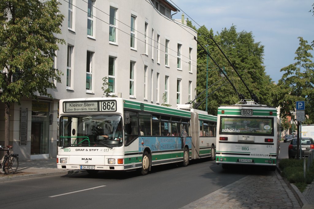 MAN NGE 152, Obus 030 und 017 der BBG-Eberswalde am 19.05.2011 in Eberswalde (Stadt).
