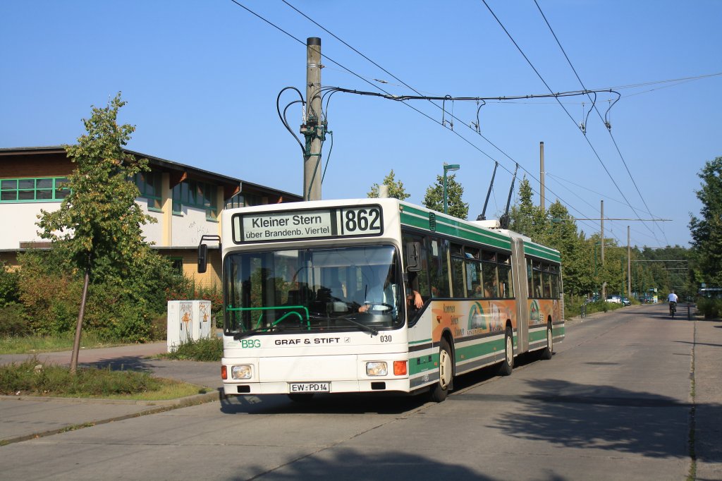 MAN NGE 152, Obus 030 der BBG-Eberswalde im Brandenburgischen Viertel am 24.08. 2011.