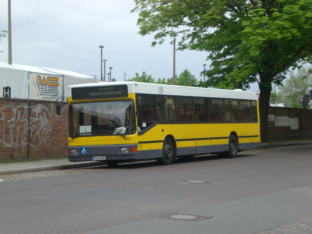 MAN Niederflurbus 1. Generation als SEV fr die S-Bahnlinie 3 zwischen S-Bahnhof Nldnerplatz und S-Bahnhof Karlshorst.