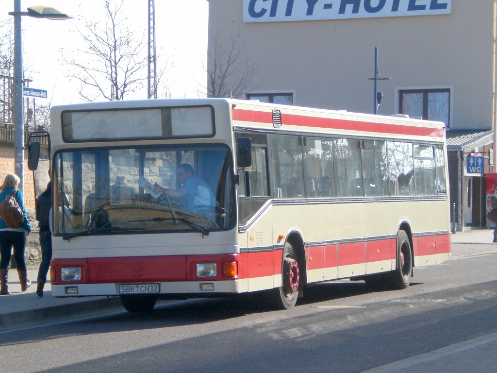 MAN Niederflurbus 1. Generation auf Betriebsfahrt am ZOB/Hauptbahnhof.