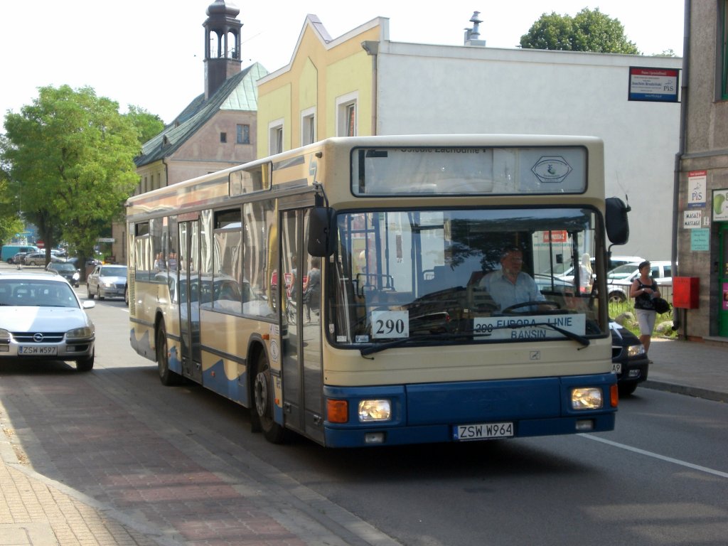 MAN Niederflurbus 1. Generation auf der Linie 290 nach Bansin Dorf an der Haltestelle Świnoujście Zentrum.