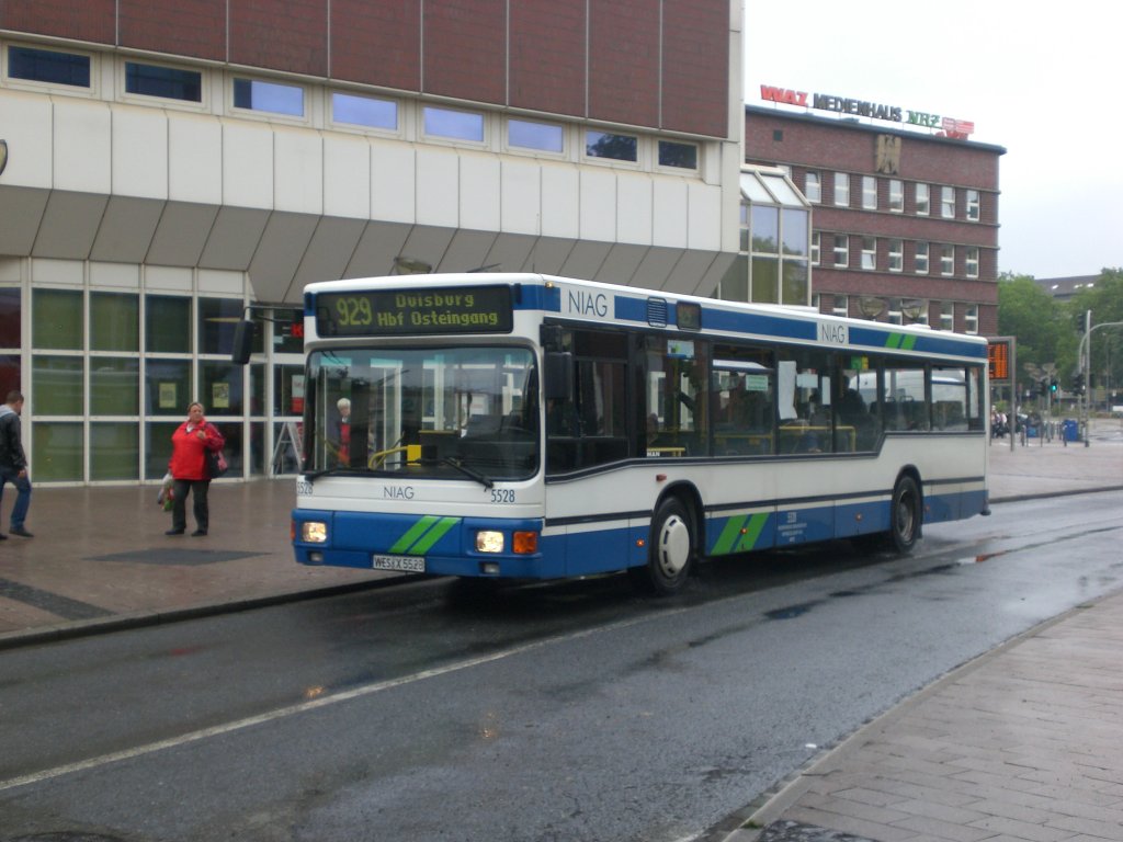 MAN Niederflurbus 1. Generation auf der Linie 929 am Hauptbahnhof Duisburg.(17.7.2012) 