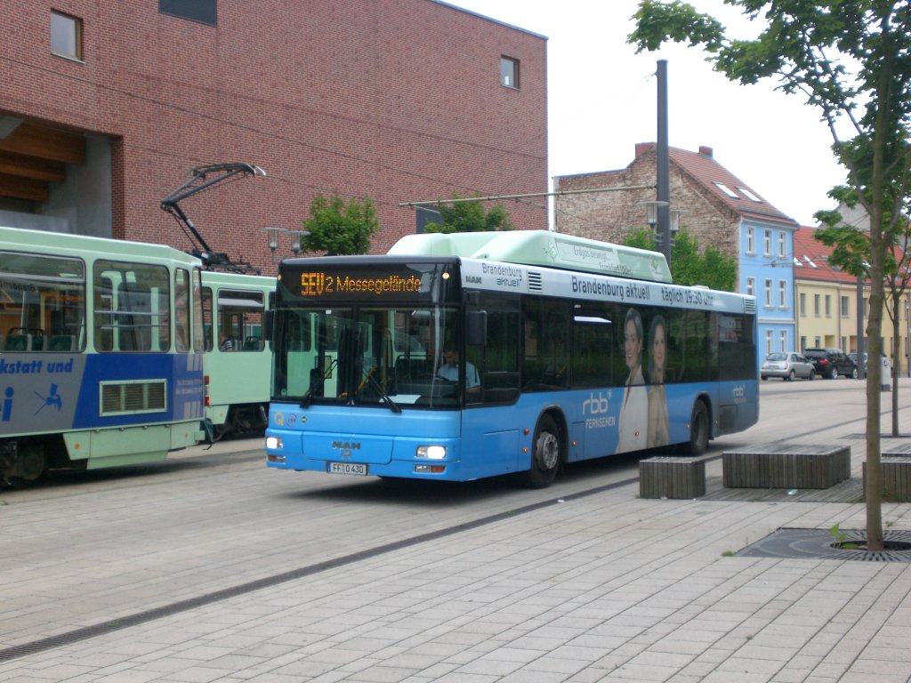 MAN Niederflurbus 2. Generation als SEV fr die Straenbahnlinie 2 zwischen den Haltestellen Messegelnde und Europa-Universitt.