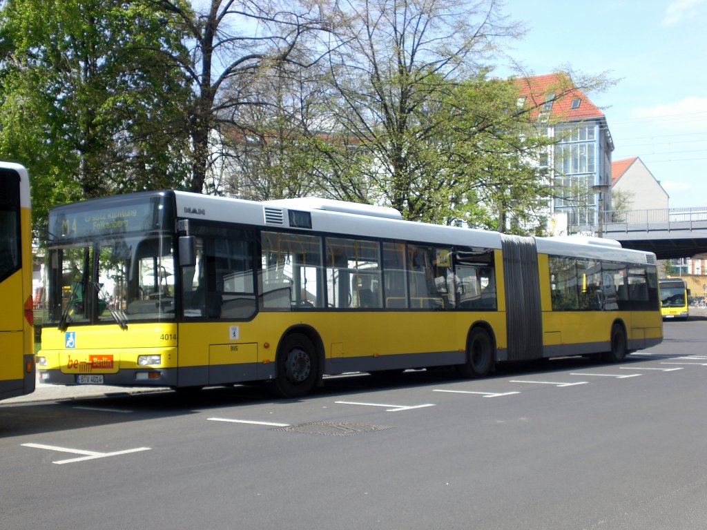 MAN Niederflurbus 2. Generation als SEV fr die Straenbahnlinie M4 zwischen Mitte Mollstrae/Otto-Braun-Strae und S-Bahnhof Hackescher Markt.