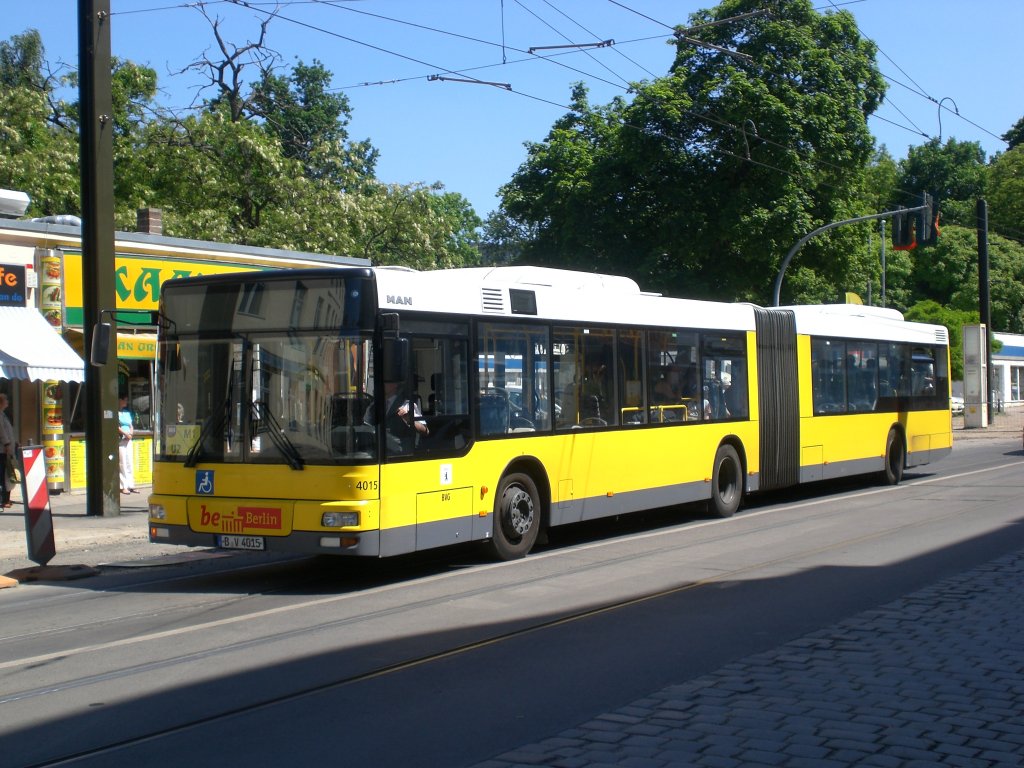 MAN Niederflurbus 2. Generation als SEV fr die Straenbahnlinie M1 und die U-Bahnlinie 2 zwischen Pankow Kirche und U-Bahnhof Senefelder Platz.