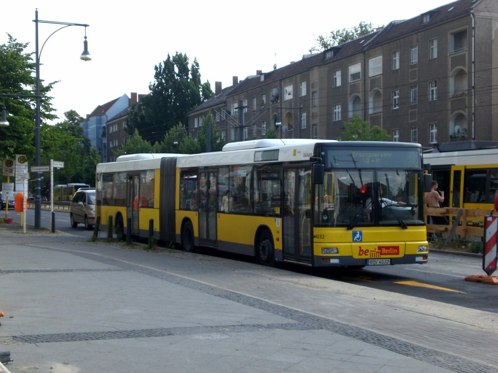 MAN Niederflurbus 2. Generation als SEV fr die U-Bahnlinie 2 zwischen S+U Bahnhof Pankow und U-Bahnhof Senefelder Platz.