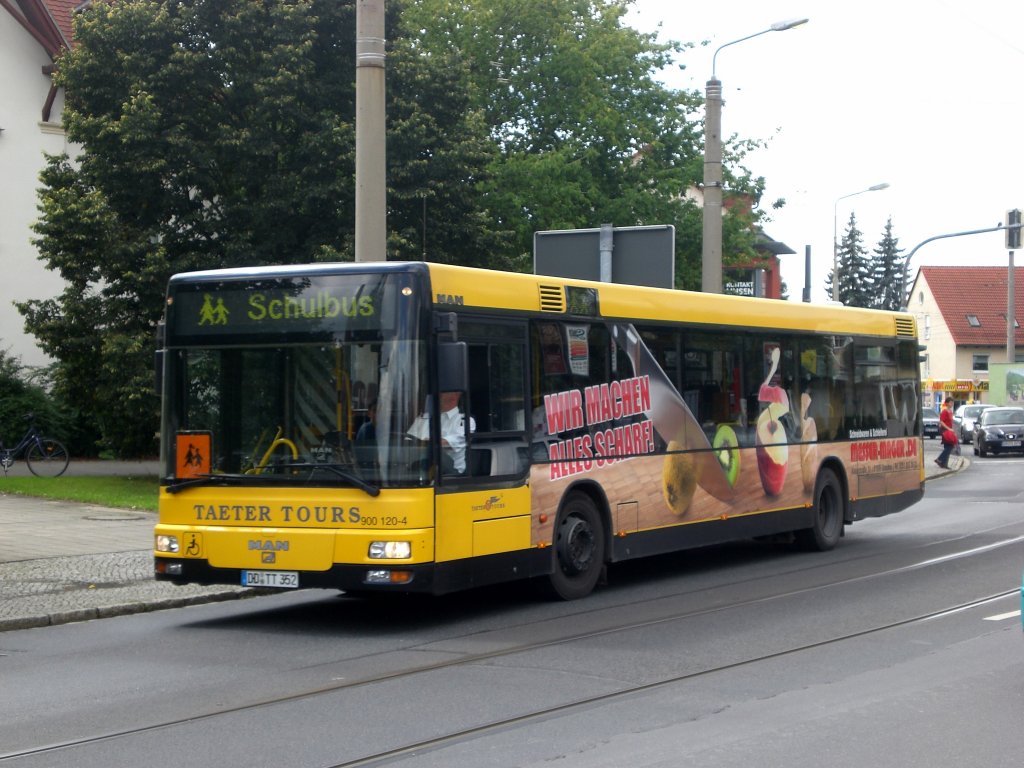 MAN Niederflurbus 2. Generation als Schulbus an der Haltestelle Bhlau.