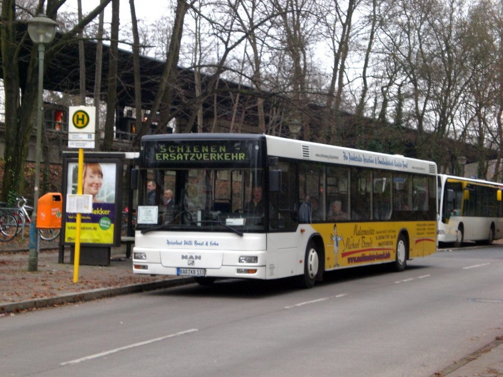 MAN Niederflurbus 2. Generation als SEV fr die S-Bahnlinie 1 zwischen S-Bahnhof Waidmannslust und S-Bahnhof Schnholz.