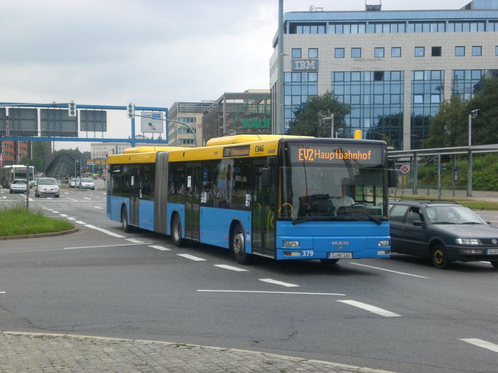 MAN Niederflurbus 2. Generation als SEV fr die Straenbahnlinie 2 Richtung Hauptbahnhof nahe der Haltestelle Brckenstrae.(4.8.2011)