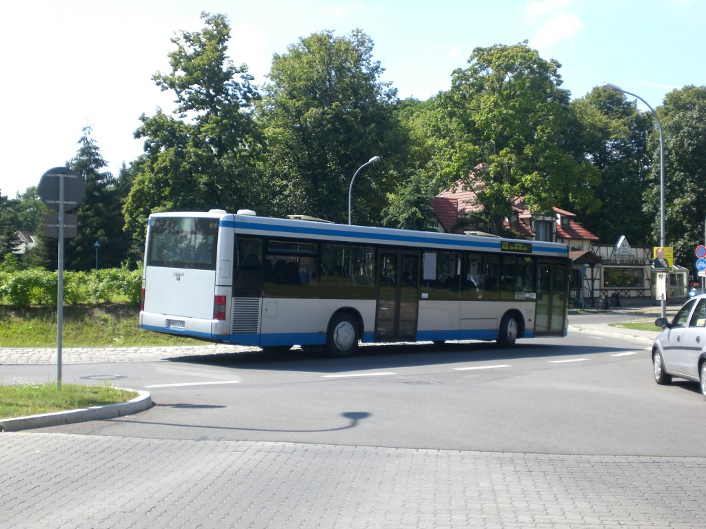 MAN Niederflurbus 2. Generation auf der Linie 620 nach S-Bahnhof Wannsee an der Haltestelle Stahnsdorf Waldschnke.