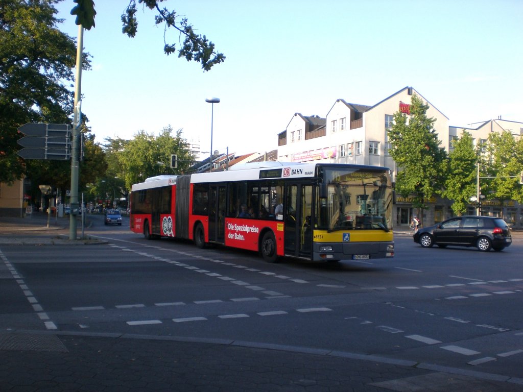 MAN Niederflurbus 2. Generation auf der Linie 115 nach Dppel-Sd Neuruppiner Strae an der Haltestelle Zehlendorf Eiche.