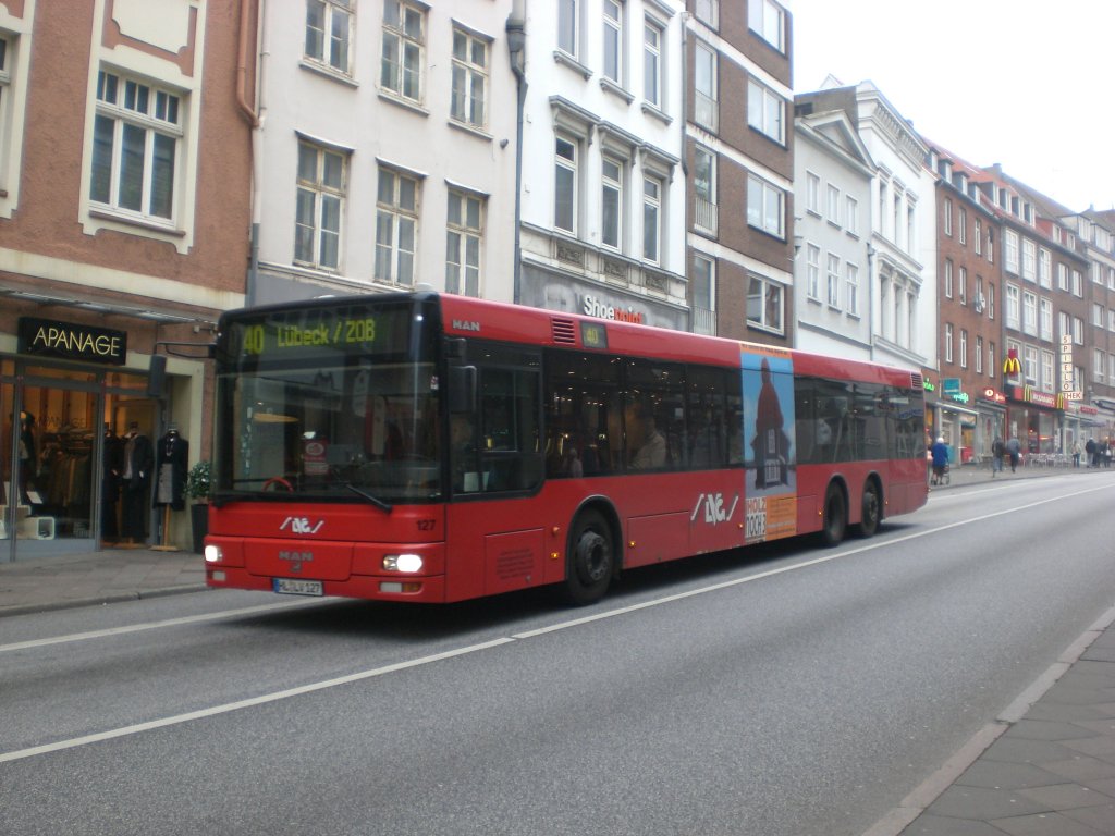 MAN Niederflurbus 2. Generation auf der Linie 40 nach Hauptbahnhof/ZOB nahe der Haltestelle Holstentorplatz.