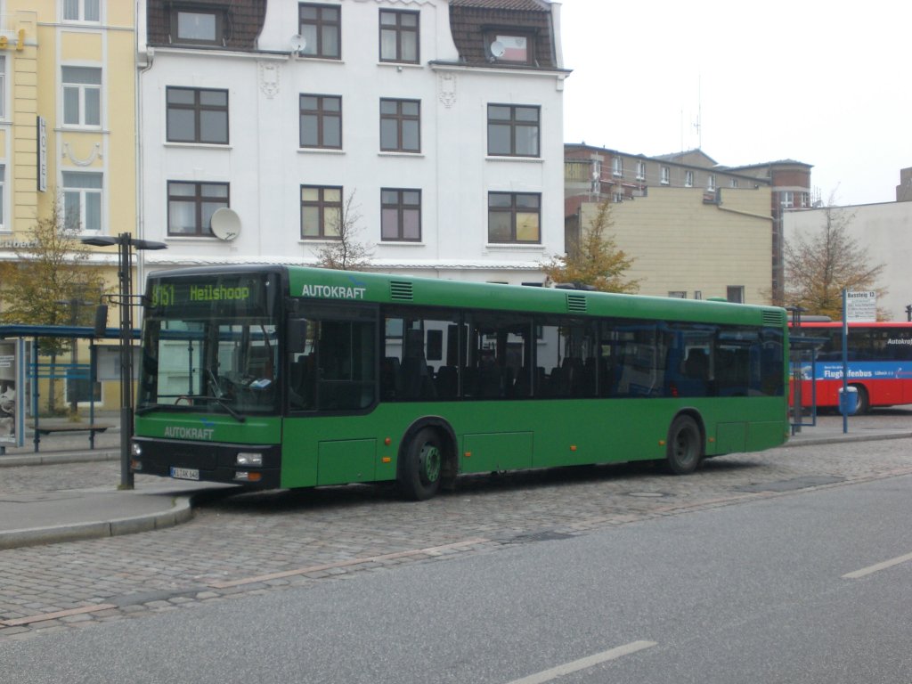 MAN Niederflurbus 2. Generation auf der Linie 8151 nach Heilshoop am Hauptbahnhof/ZOB.