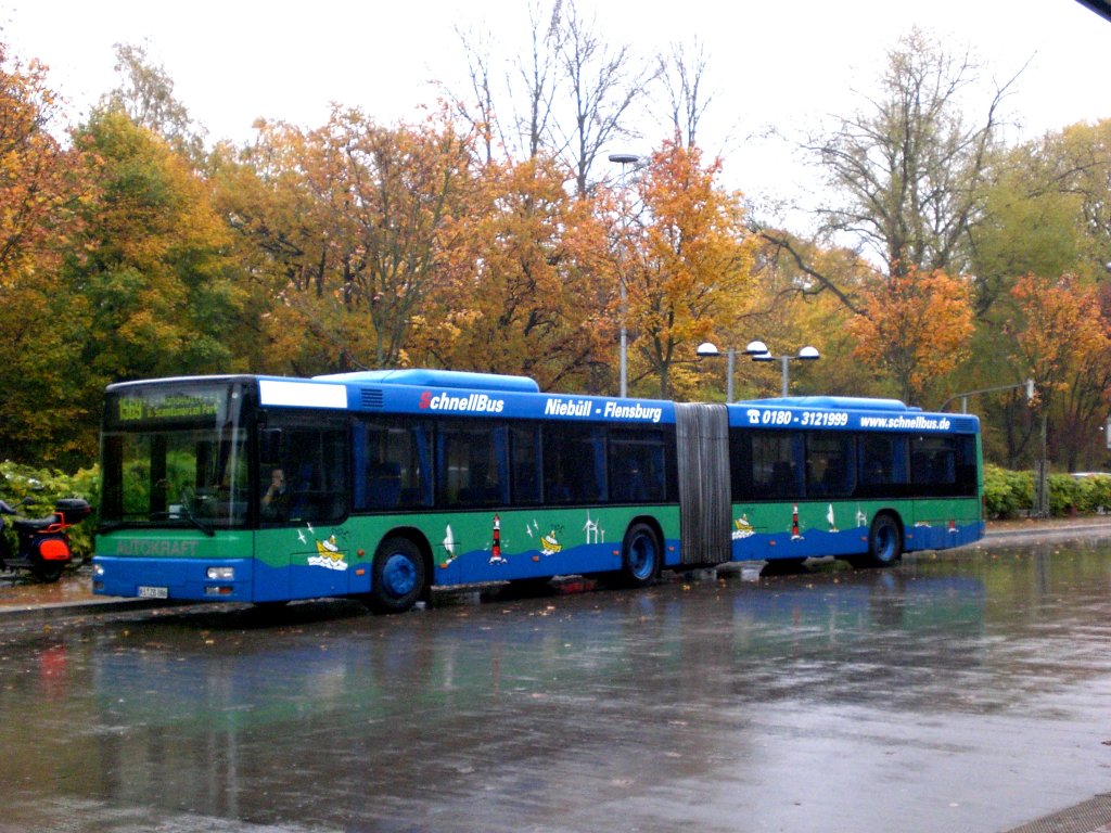 MAN Niederflurbus 2. Generation auf der Linie 1569 am ZOB.