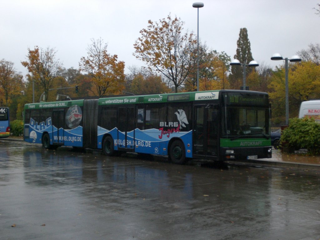 MAN Niederflurbus 2. Generation auf der Linie 4810 nach Kiel am ZOB.
