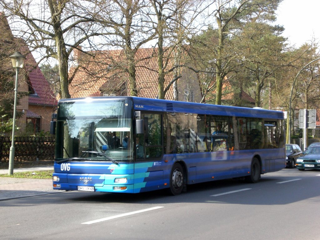 MAN Niederflurbus 2. Generation auf der Linie 107 nach Niederschnhausen Hermann-Hesse-Strae/Waldstrae an der Haltestelle Hermsdorf Hermsdorfer Damm/Berliner Strae.