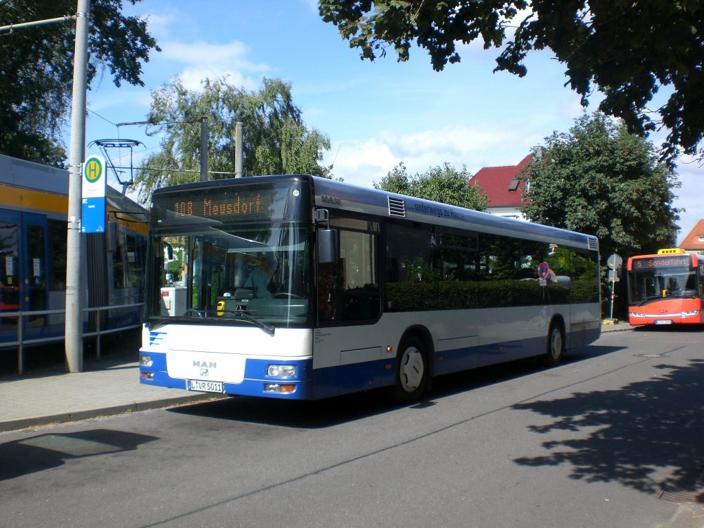 MAN Niederflurbus 2. Generation auf der Linie 108 an der Haltestelle Meusdorf.