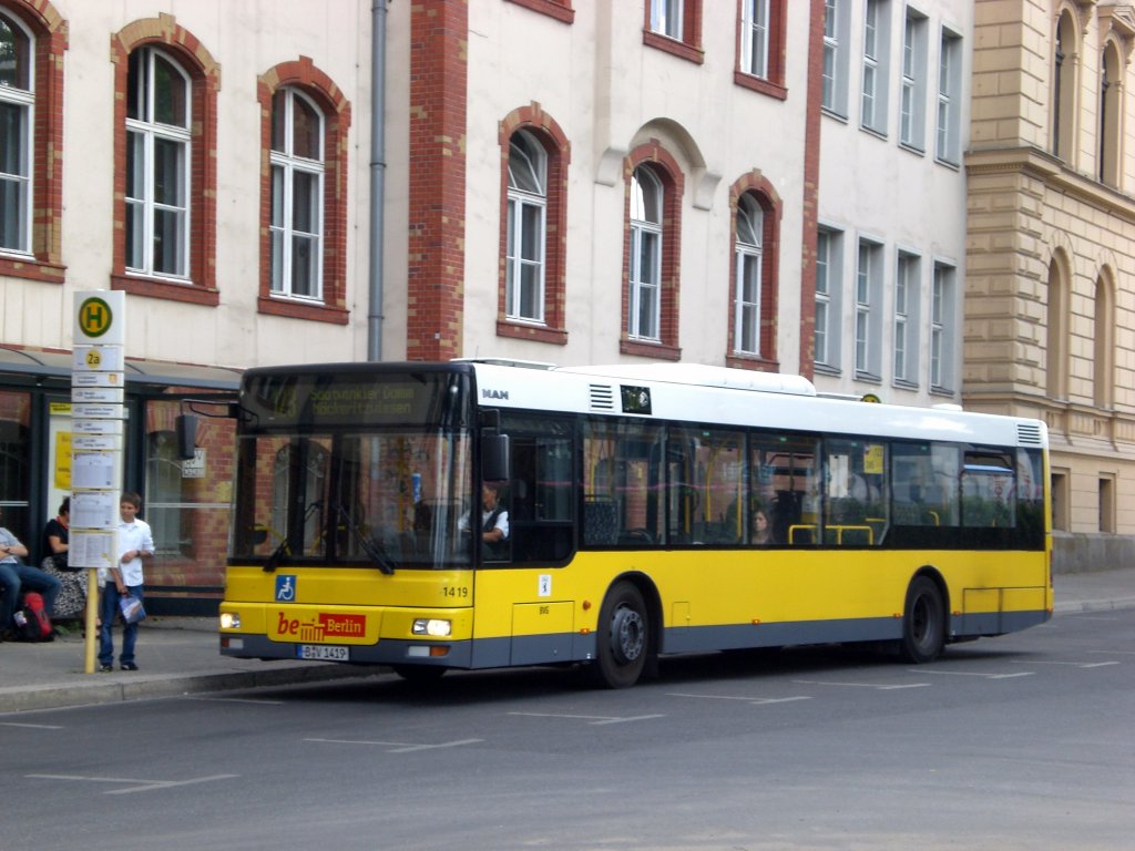 MAN Niederflurbus 2. Generation auf der Linie 123 nach Saatwinkler Damm Mckeritzwiesen am Hauptbahnhof.