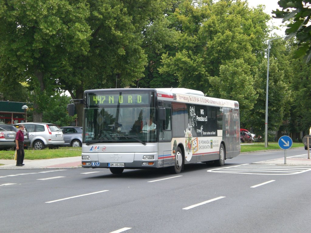 MAN Niederflurbus 2. Generation auf der Linie 447 nach Prenzlau Nord am Bahnhof Prenzlau.