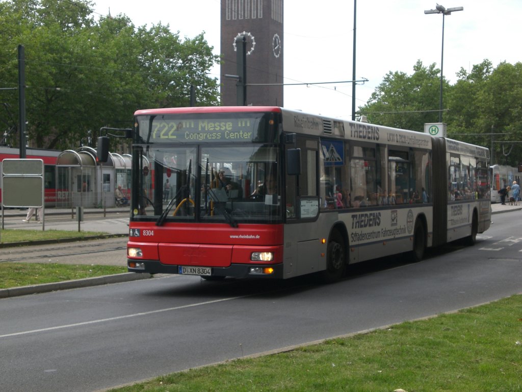 MAN Niederflurbus 2. Generation auf der Linie 722 nach Dsseldorf Messe Congress Center/Stadthall am Hauptbahnhof Dsseldorf.(2.7.2012) 

