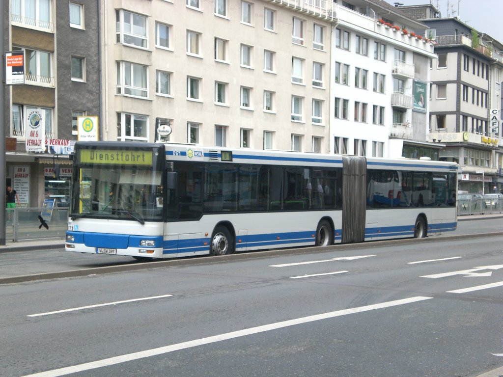 MAN Niederflurbus 2. Generation auf Dienstfahrt an der Haltestelle Wuppertal-Barmen Alter Markt.(5.7.2012)
 
