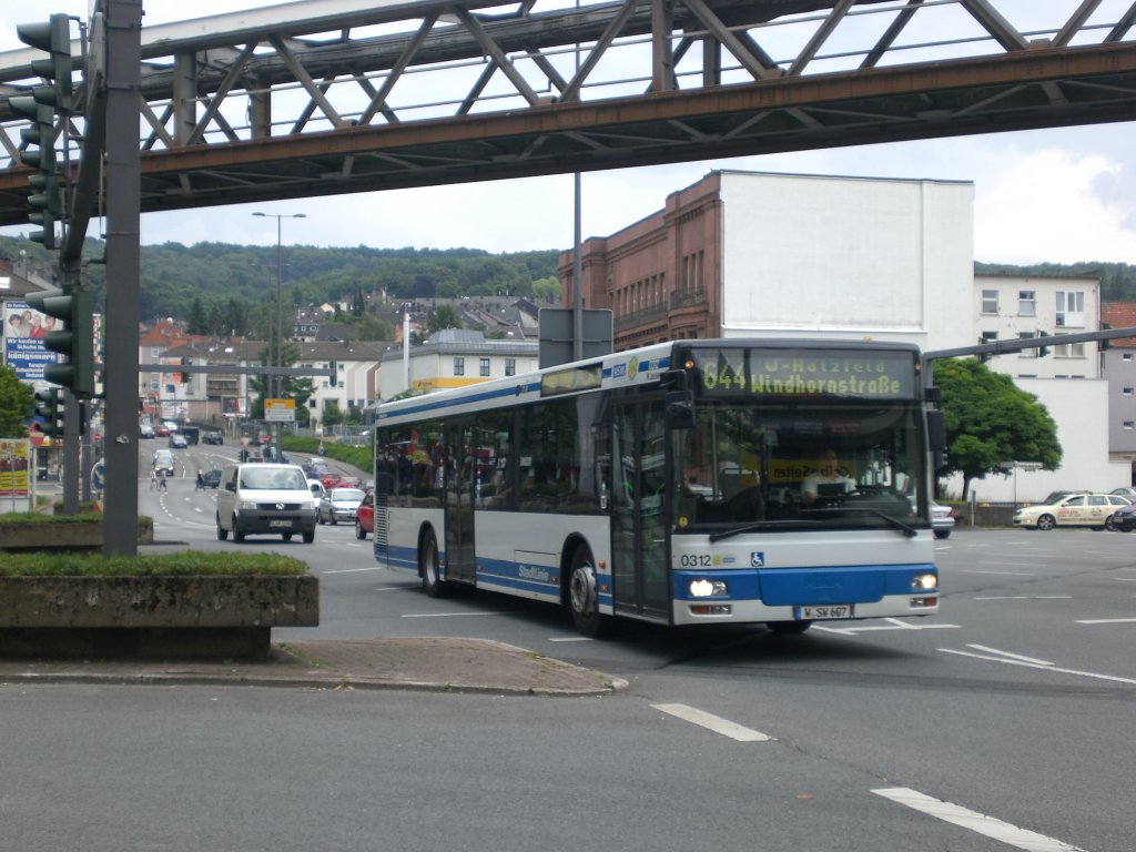 MAN Niederflurbus 2. Generation auf der Linie 644 nach Wuppertal-Hatzfeld Windhornstrae an der Haltestelle Wuppertal-Barmen Alter Markt.(5.7.2012)
 
