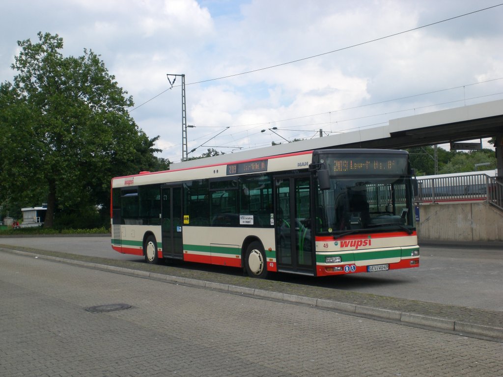 MAN Niederflurbus 2. Generation auf der Linie 209 nach Quettingen Schtzenplatz am S-Bahnhof Leverkusen Mitte.(9.7.2012)
 
