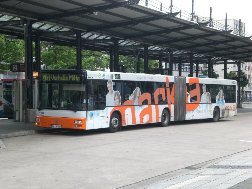 MAN Niederflurbus 2. Generation auf der Linie SB71 nach Hagen Vorhalle Mitte am Hauptbahnhof Hagen.(11.7.2012)
