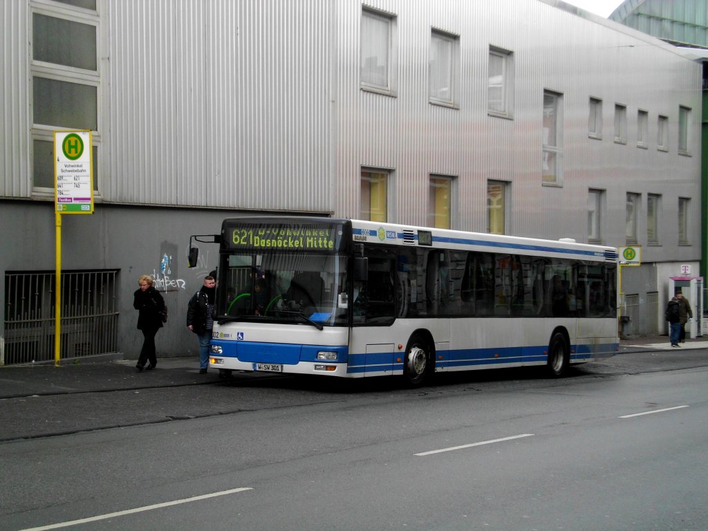 MAN Niederflurbus 2. Generation auf der Linie 621 nach Wuppertal-Vohwinkel Dasnckel Mitte an der Haltestelle Wuppertal Vohwinkel Schwebebahn.(7.2.2013) 