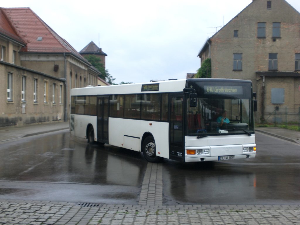 MAN Niederflurbus 2. Generation (Vorserie) auf der Linie 610 nach Grorschen am Bahnhof Senftenberg.(20.7.2011)