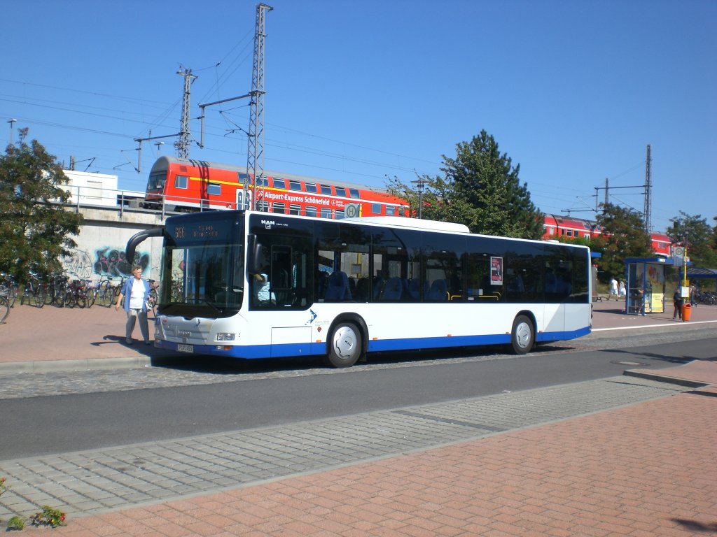 MAN Niederflurbus 3. Generation (Lions City /T) auf der Linie 666 nach Ulmenweg am Bahnhof Nauen.