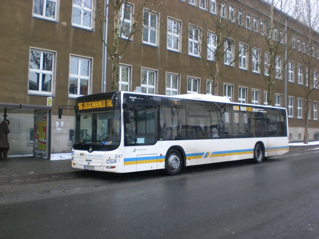 MAN Niederflurbus 3. Generation (Lions City) auf der Linie 16 nach Ziegenhainer Tal an der Haltestelle Stadtzentrum.