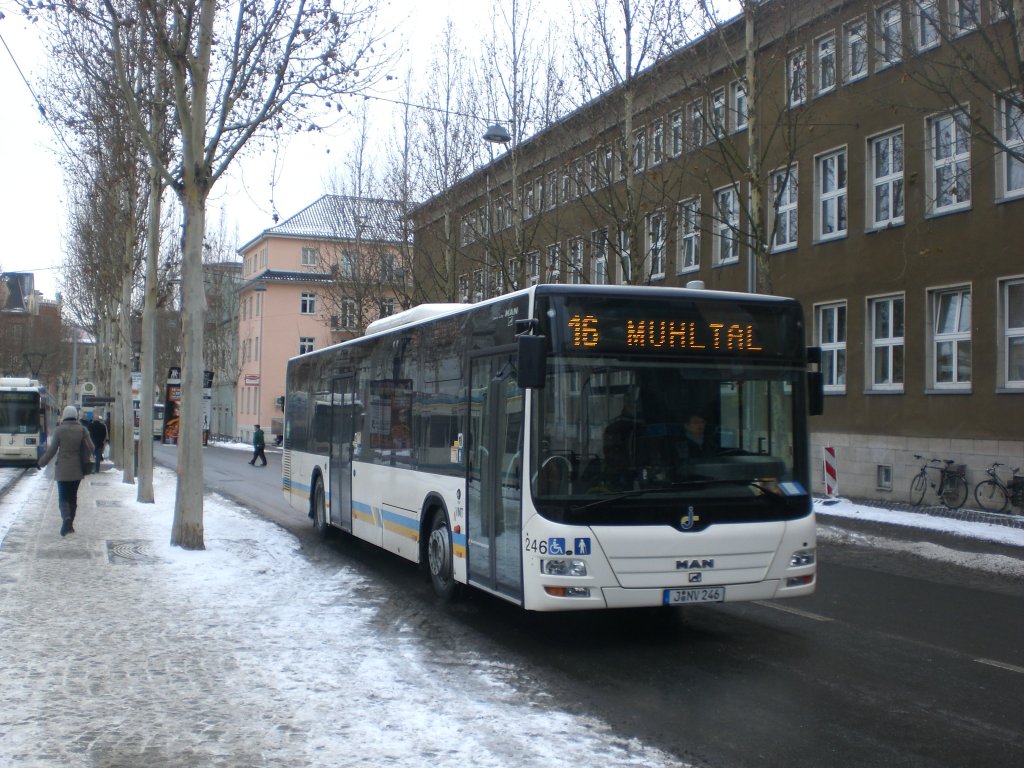 MAN Niederflurbus 3. Generation (Lions City) auf der Linie 16 nach Mhltal an der Haltestelle Stadtzentrum.