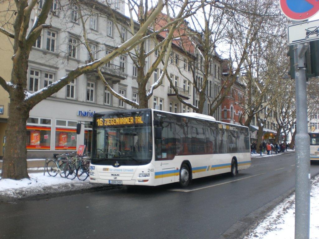 MAN Niederflurbus 3. Generation (Lions City) auf der Linie 16 nach Ziegenhainer Tal an der Haltestelle Stadtzentrum.