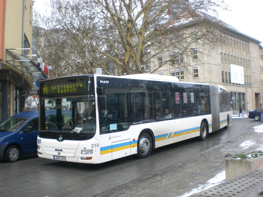 MAN Niederflurbus 3. Generation (Lions City) auf der Linie 11 nach Beutenberg Campus an der Haltestelle Stadtzentrum.