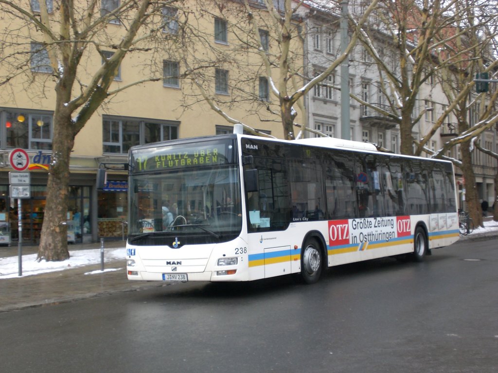 MAN Niederflurbus 3. Generation (Lions City) auf der Linie 17 nach Kunitz an der Haltestelle Stadtzentrum.