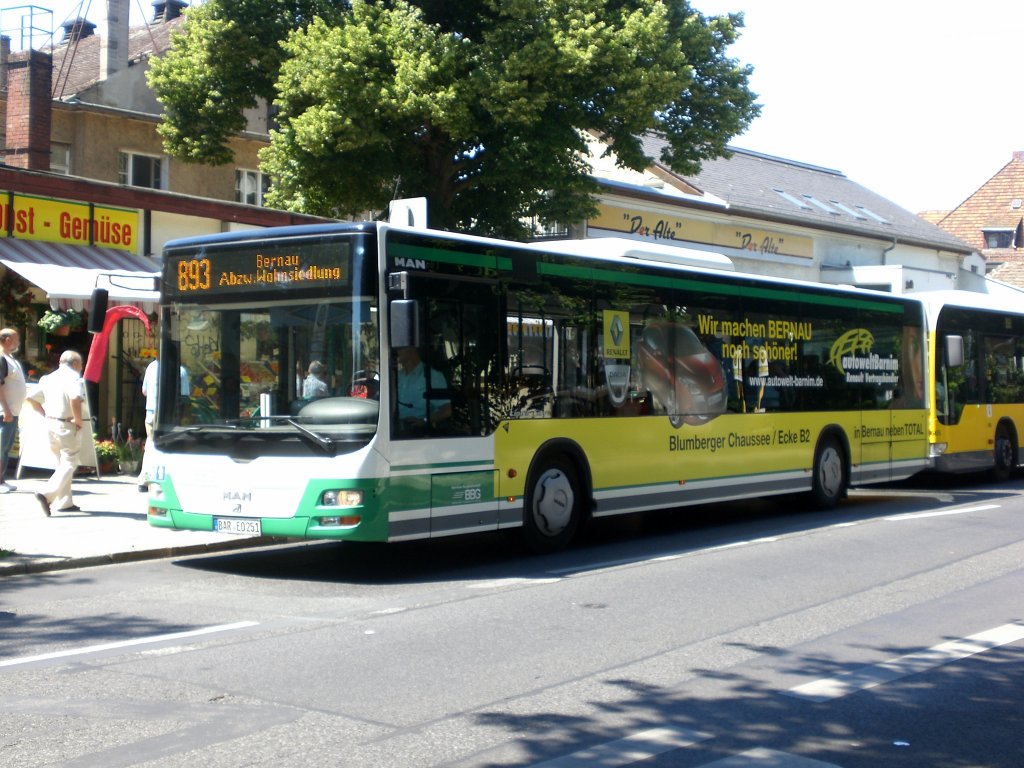 MAN Niederflurbus 3. Generation (Lions City /T) auf der Linie 900 nach Zepernick am S-Bahnhof Buch.