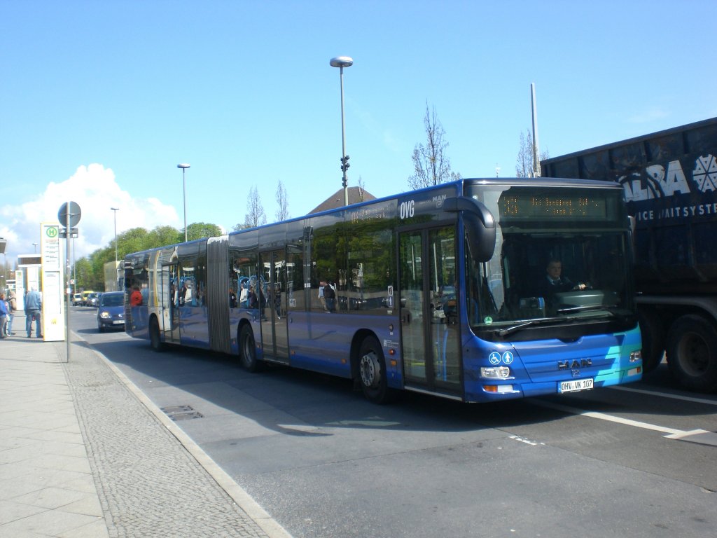 MAN Niederflurbus 3. Generation (Lions City) auf der Linie 136 nach Spandau Gatower Strae/Heerstrae am S+U Bahnhof Rathaus Spandau.