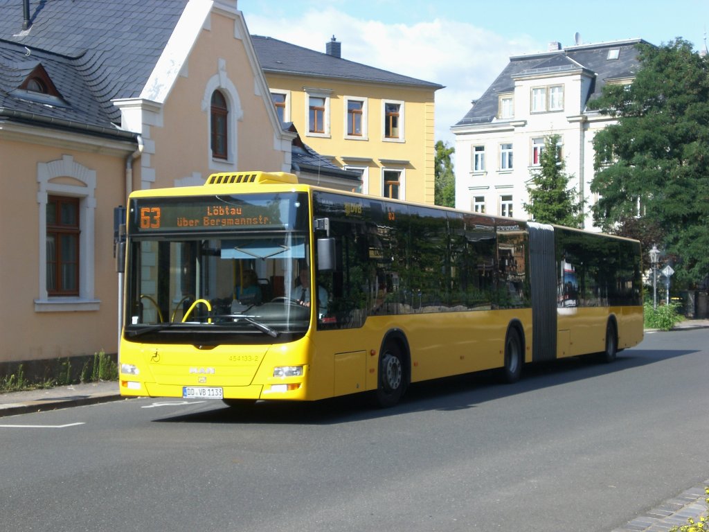 MAN Niederflurbus 3. Generation (Lion's City) auf der Linie 63 nach Lbtau Tharandter Strae an der Haltestelle an der Haltestelle Blasewitz Wgnerstrae.(24.7.2011)