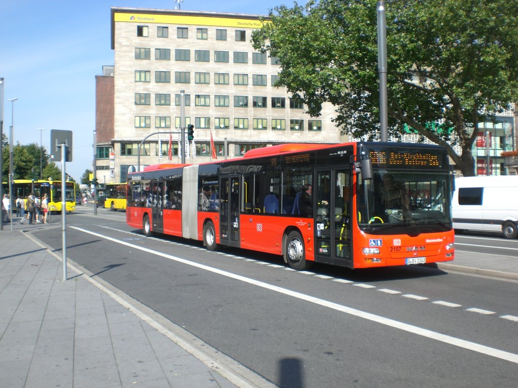 MAN Niederflurbus 3. Generation (Lion's City) auf der Linie SB16 nach Bottrop Kirchhellen am Hauptbahnhof Essen.(3.7.2012)
 
