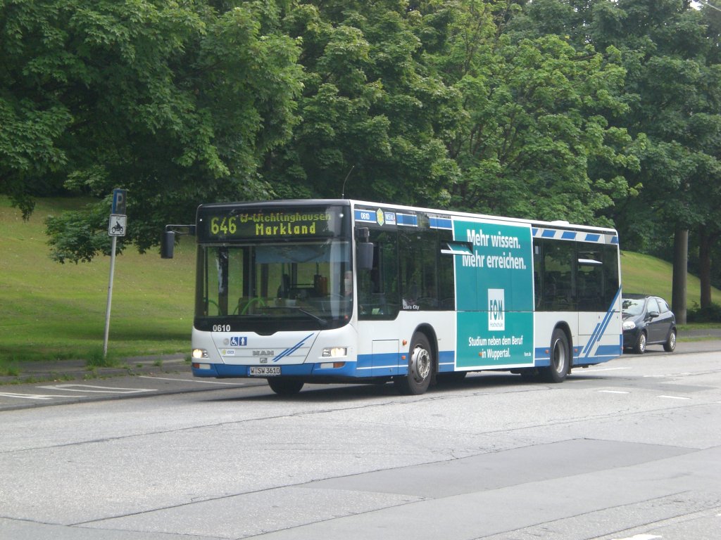 MAN Niederflurbus 3. Generation (Lion's City) auf der Linie 646 nach Wuppertal-Wichlinghausen Markland an der Haltestelle Wuppertal-Hatzfeld Einernstrae.(5.7.2012)
 
