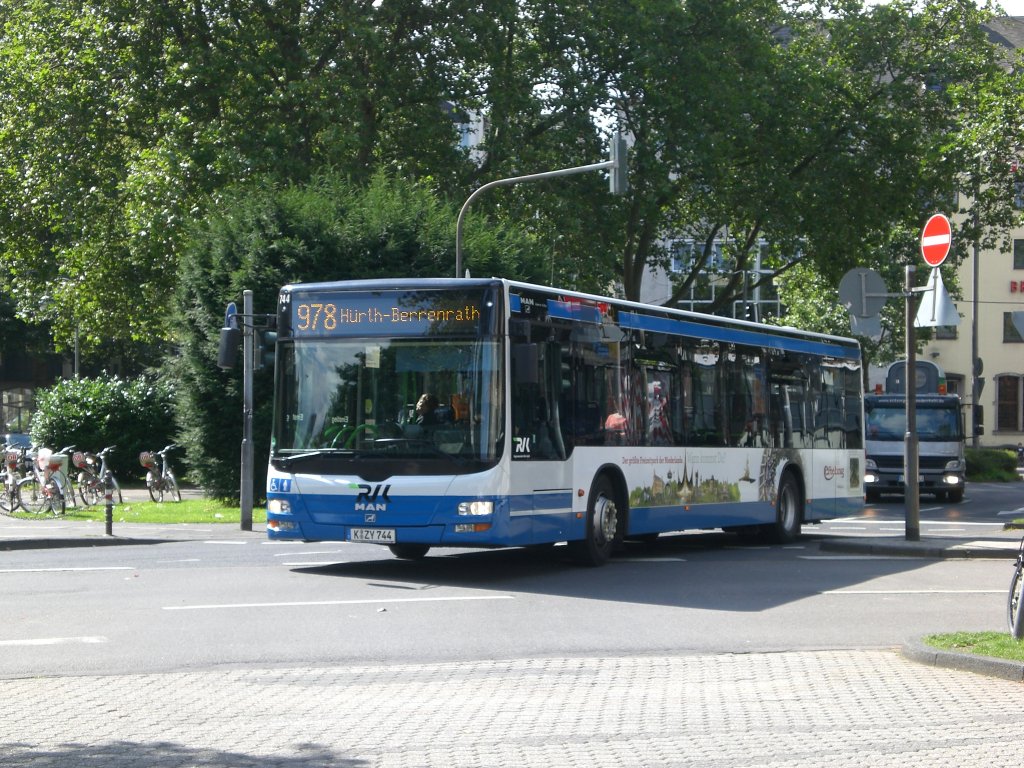 MAN Niederflurbus 3. Generation (Lion's City) auf der Linie 978 nach Hrth-Berrenrath an der Haltestelle Kln Heumarkt.(9.7.2012)
 
