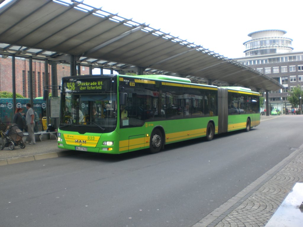 MAN Niederflurbus 3. Generation (Lion's City) auf der Linie 958 nach S-Bahnhof Oberhausen Sterkrade am Hauptbahnhof Oberhausen.(18.7.2012) 