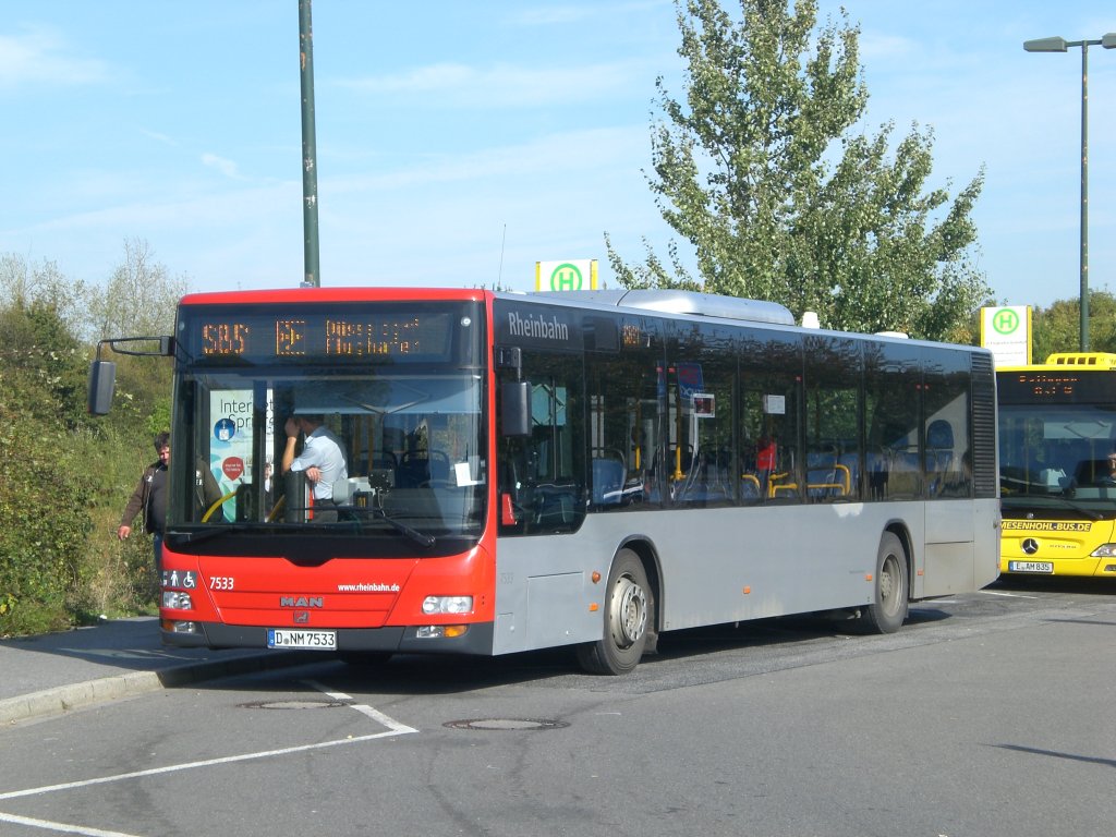 MAN Niederflurbus 3. Generation (Lion's City) auf der Linie SB51 nach Dsseldorf Flughafen am S-Bahnhof Dsseldorf Flughafen.(1.10.2012) 