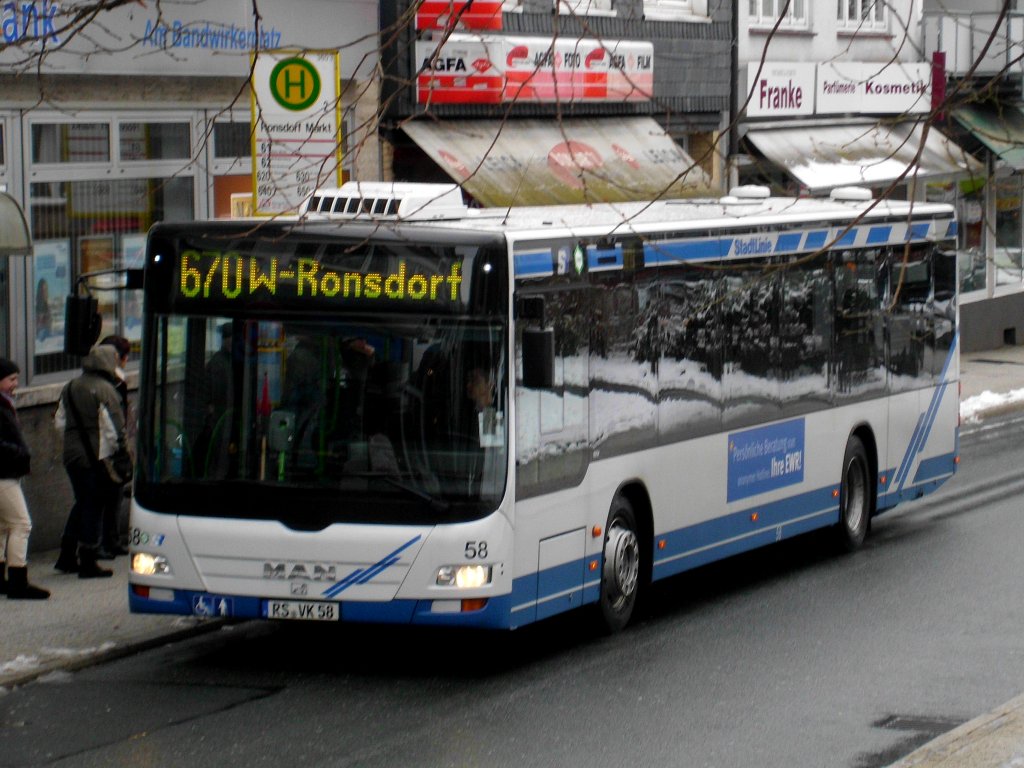 MAN Niederflurbus 3. Generation (Lion's City) auf der Linie 670 nach Remscheid-Honsberg Sportplatz an der Haltestelle Wuppertal Ronsdorf Markt.(7.2.2013) 