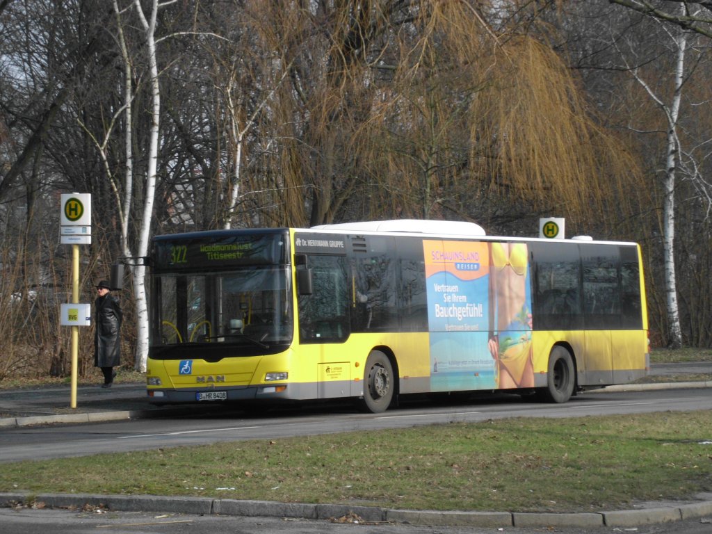 MAN Niederflurbus 3. Generation (Lion's City) auf der Linie 322 nach Waidmannslust Titiseestrae am U-Bahnhof Rathaus Reinickendorf.(13.2.2013) 