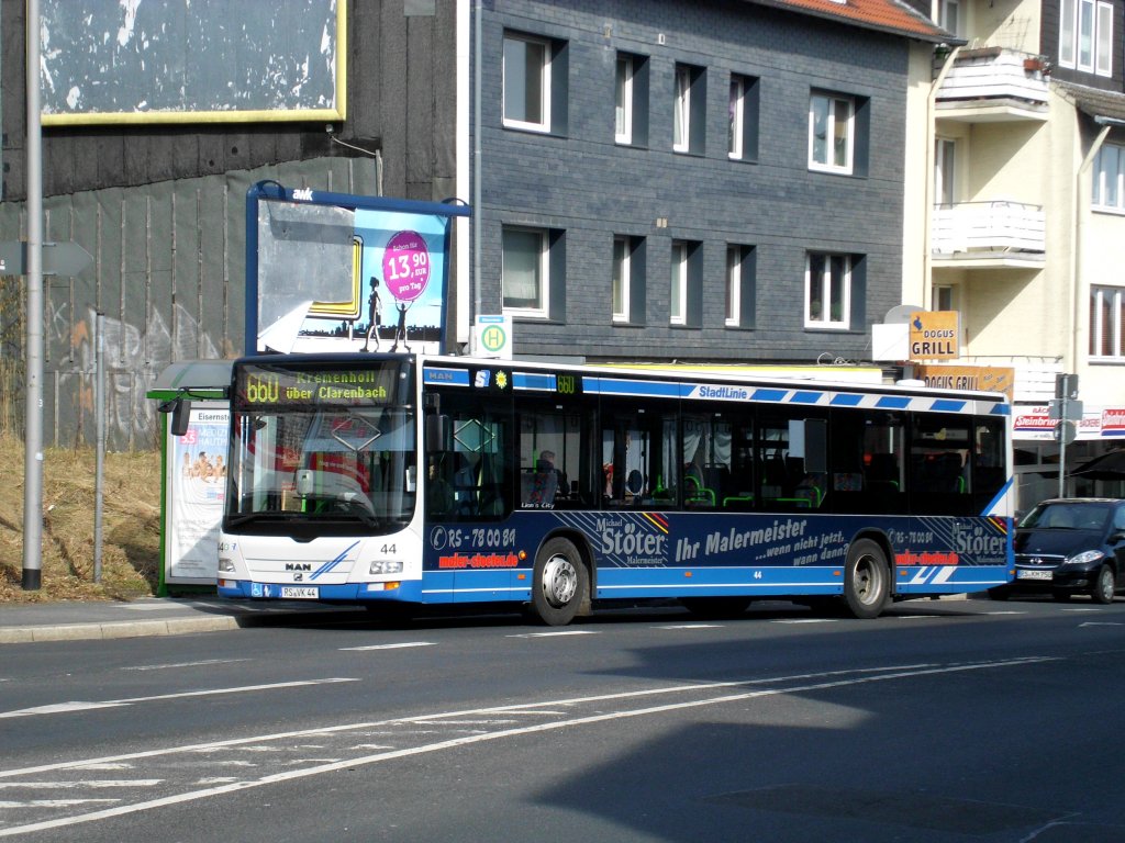 MAN Niederflurbus 3. Generation (Lion's City) auf der Linie 660 nach Remscheid Kremenholl/Paulstrae an der Haltestelle Remscheid-Lttringhausen Eisernstein.(27.3.2013) 