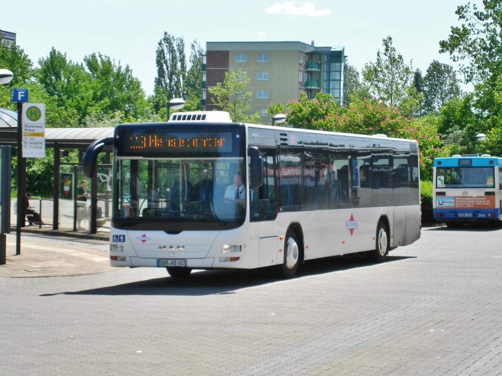 MAN Niederflurbus 3. Generation (Lion's City) auf der Linie 118 nach Seeheilbad Graal-Mritz an der Haltestelle Rostock-Dierkow Dierkower Kreuz.(3.6.2013) 