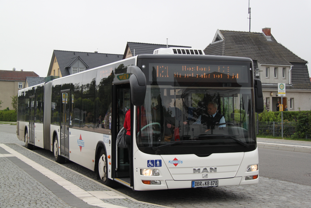 MAN Niederflurbus 3.Generation(Lion's City)als Linie 121 von Rerik nach Rostock,ZOB,Rostock kurz nach der Ankunft beim Molli-Bahnhof 
Ost,Khlungsborn.(01.08.2011)